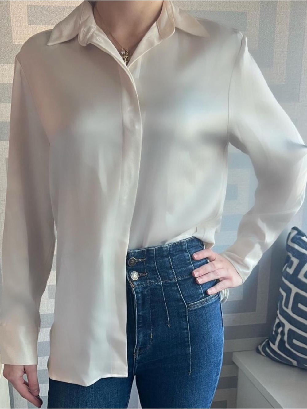Women's BABATON ARITZIA Ivory SATIN Button Down OVERSIZED Shirt BLOUSE  XS - Picture 6 of 6